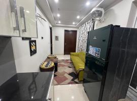 AA Apartments Furnished 1 Bedroom Apartment，位于Rāmkot的酒店