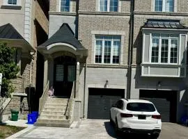 2 bedroom with 2 ensuites Unit in Richmond Hill