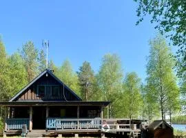 Authentic Log Cottage with Hot Tub