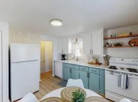End Zone Escape-Light and Bright HOF Village Home