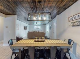 Steps to the HOF-Football Fans Dream Stay，位于坎顿的酒店