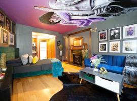 Royal Purple Reign NYC's Prince-Inspired Oasis!，位于纽约的乡村别墅