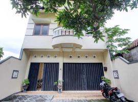 Capital O 93716 Family Guesthouse Syariah，位于Kalasan的酒店