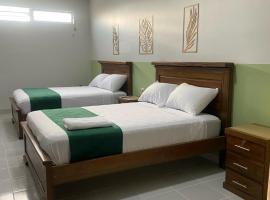 Hostal Center，位于圣克鲁斯的酒店