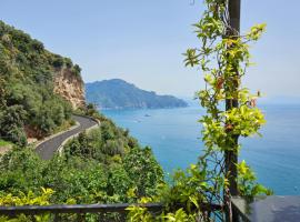 Casa Giosuè - Your home on the Amalfi Coast，位于康加德马里尼的酒店