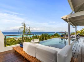 Luxurious 3BR Villa with Infinity Pool，位于Temae的酒店