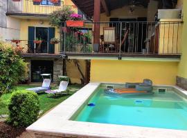 "Il Vicolo" Sunny Lake Garda Villa，位于托斯科拉诺-马德尔诺的酒店
