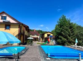 萨迪巴马尼亚酒店，位于Delyatyn的酒店