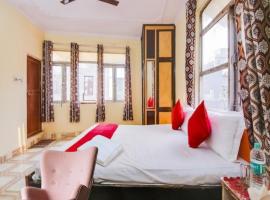 HOTEL GRAND VILLA - Exclusive on Booking，位于新德里东德里的酒店