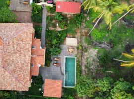 Caju Grove - The Big Yellow Goan House，位于Guirim的酒店