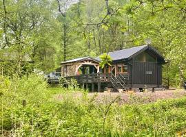 Seil Log Cabin，位于Dalavich的酒店