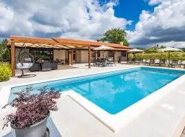 4 Bedroom Lovely Home In Labin