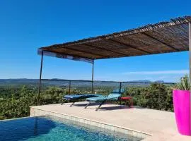 Chambre indépendante, piscine et vue magnifique