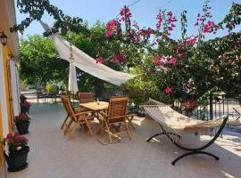 TheYellow House Fully Equipped 2BR apartment