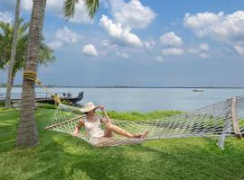 库玛拉孔湖旅游度假酒店，位于库玛拉孔Kumarakom Bird Sanctuary附近的酒店