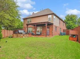 5BD McKinney Mansion - Backyard BBQ Hot Tub