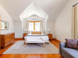 Mountain View Cabin - Hot Tub - Sleeps 14 - 4 Bedrooms，位于帕克城的木屋