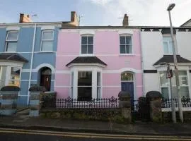 Superbly located Tenby cottage