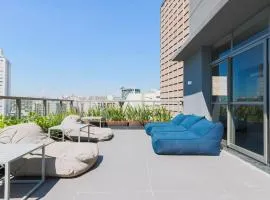 Hospedagem ao lado da vida noturna de SP by Dabra House