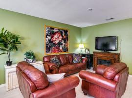 Central Carson City Townhome, 1 Mi to Downtown!，位于卡森市的酒店