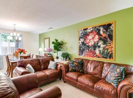 16 Mi to Lake Tahoe Carson City Townhome，位于卡森市的酒店