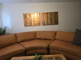 2Bed1Bath - Private and Blissful Retreat，位于Sinajana的酒店