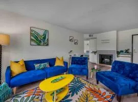 Spacious 2 Bedroom Retreat Near Beverly Hills with FREE Parking