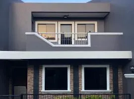 Prime Location, Spacious & Modern 4BR City Townhouse