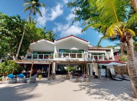 卡米拉海滩度假村别墅，位于长滩岛阿里尔观景台附近的酒店