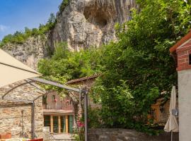 Old Istrian house with jacuzzi in Osp，位于Osp的酒店