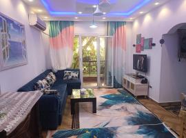 Cozy apartment with a private garden in Giza，位于Sheikh Zayed的酒店