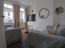 Large Family Home Central Location 3 Double Bedrooms and 1 Single Bedroom，位于卡迪夫的酒店