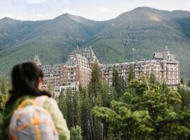 费尔蒙班夫温泉酒店，位于班夫Banff Gondola附近的酒店