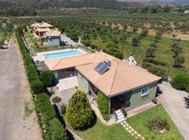 Spedion Villa - Near to sea villas with heated swimming pool，位于伊西翁的酒店