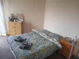Room for rent in Waterford City, Ireland，位于沃特福德的民宿