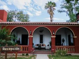 HOTEL LOS ARCOS El placer de lo natural，位于Perico的酒店