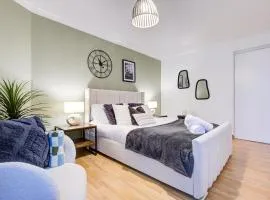 Central two bedroom apartment-Gillingham