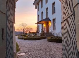 施拉夫城堡住宿加早餐旅馆，位于Sumiswald的家庭/亲子酒店