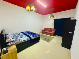 Chic Comfort-Your Stylishly Furnished Retreat，位于阿吉曼的酒店