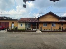 SPOT ON 94005 Homestay Bintang Syariah，位于普禾加多的酒店