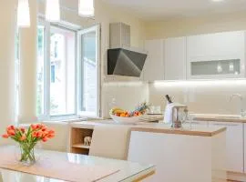 Baška Voda Apartments - City center, Steps from the Beach, Free Parking