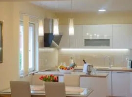 Baška Voda Apartments - City center, Steps from the Beach, Free Parking