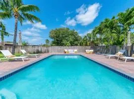 Backyard Oasis 5 minutes From Hard Rock Casino