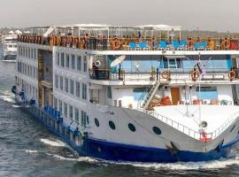 Albatros Nile Cruise Luxor to Aswan，位于阿斯旺的尊贵型酒店