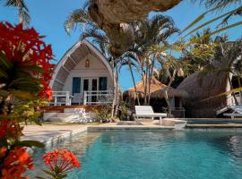 Coconut Dream Villas，位于吉利特拉旺安的带按摩浴缸的酒店