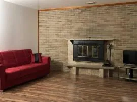 Private house with 4 bedrooms and 2 bathrooms and direct NYC Manhattan train only 10 minute walk away