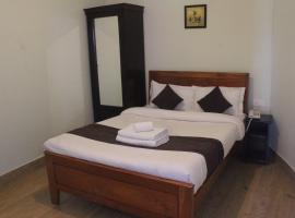 Hotel Meera Holiday，位于西隆的酒店