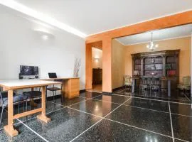 4 Bedroom Cozy Apartment In Genova