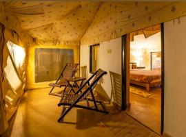 The Escape Luxury Desert Resort，位于斋沙默尔的酒店