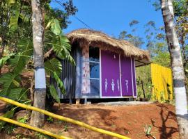 Misty Lavender Bamboo Hut Stay Idukki，位于Kattappana的酒店